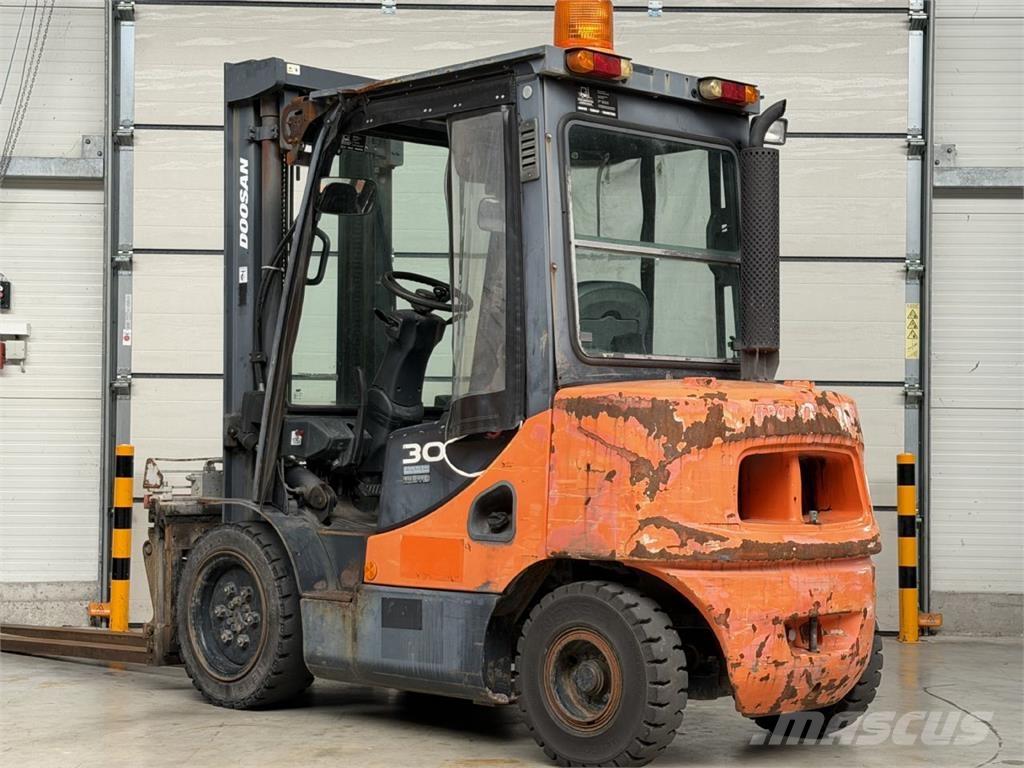 Doosan D30S-5 شاحنات الديزل