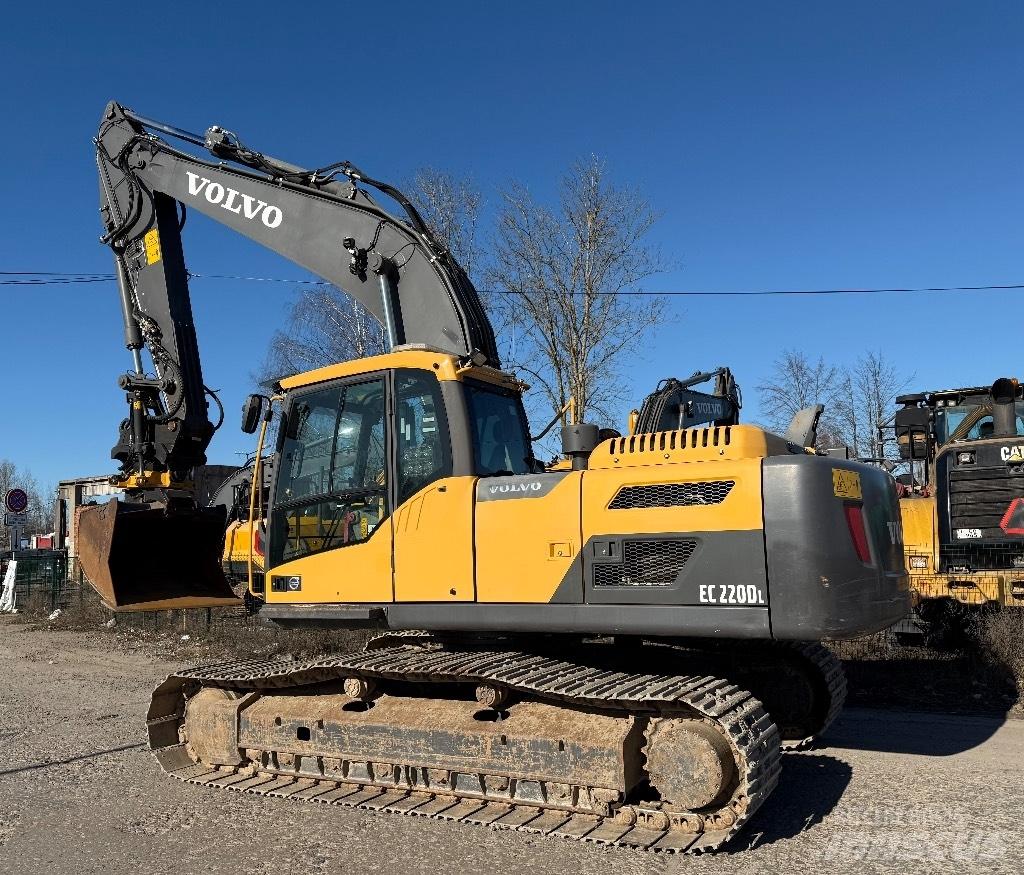 Volvo EC 220 D حفارات زحافة