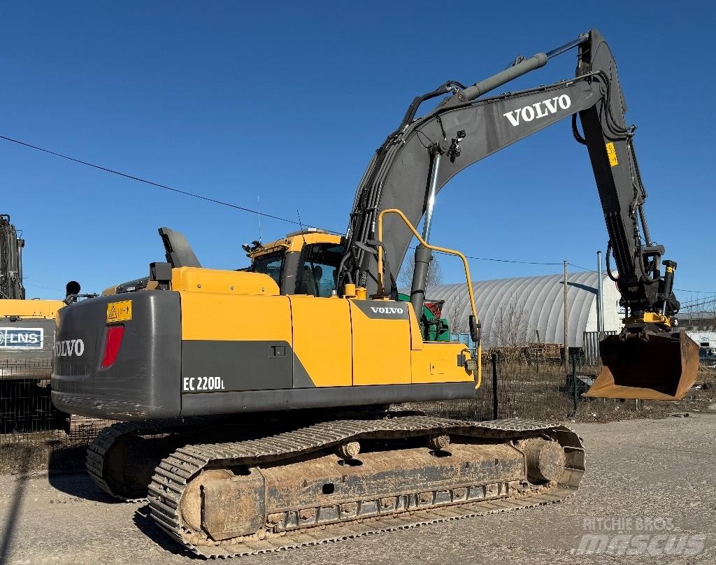 Volvo EC 220 D حفارات زحافة