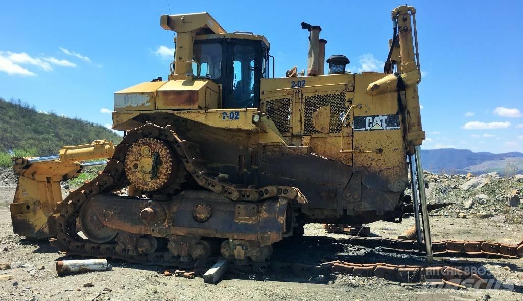 CAT D 11 R بلدوزرات مجنزرة
