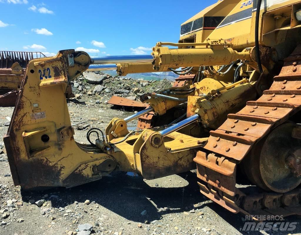 CAT D 11 R بلدوزرات مجنزرة