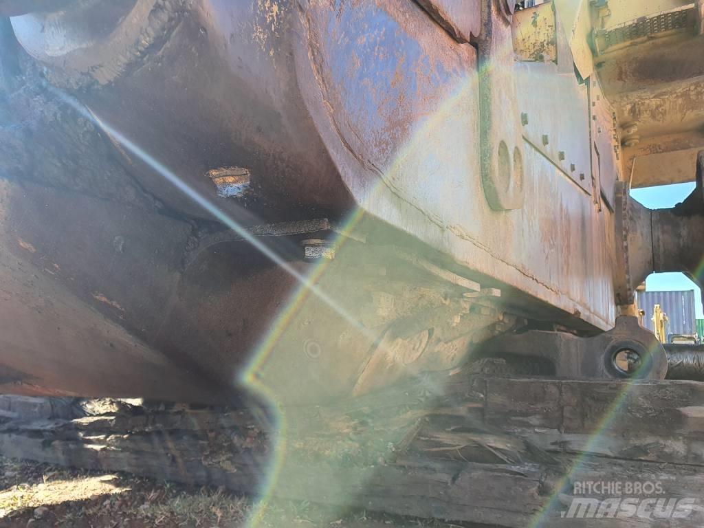 CAT D 11 R بلدوزرات مجنزرة