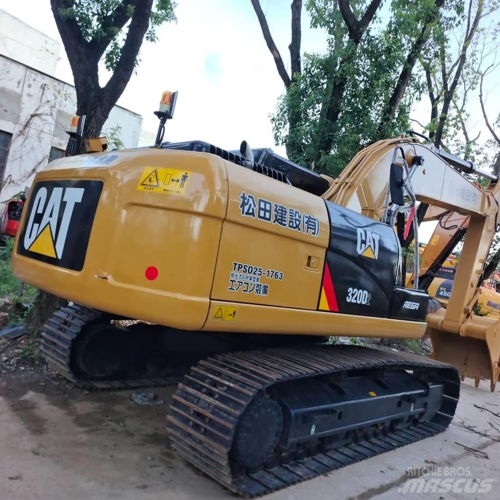 CAT 320 D حفارات زحافة