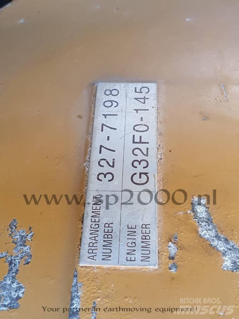 CAT 320 D حفارات زحافة
