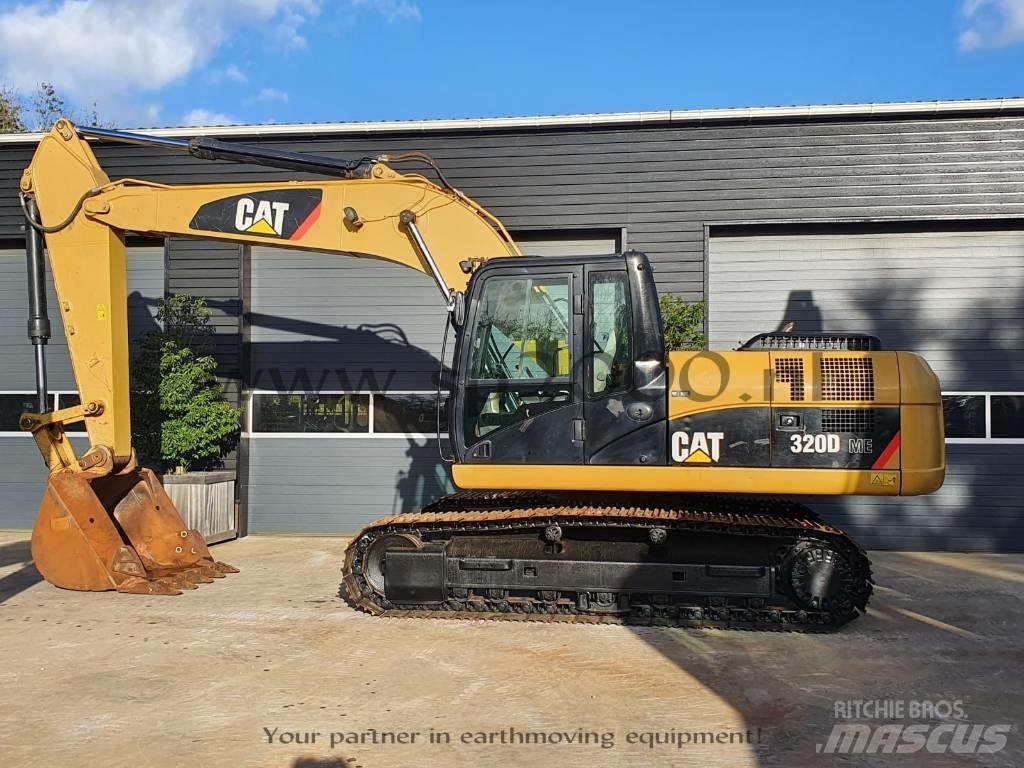 CAT 320 D حفارات زحافة