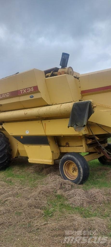 New Holland TX 34 حصادات