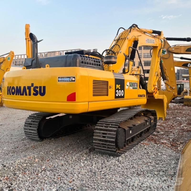 Komatsu PC 300 حفارات زحافة