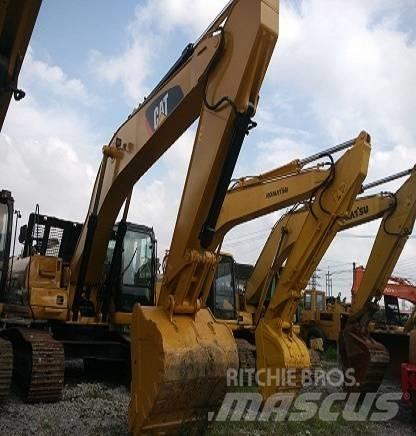 CAT 325 D حفارات زحافة