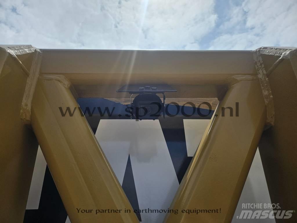 CAT 323 EL حفارات زحافة