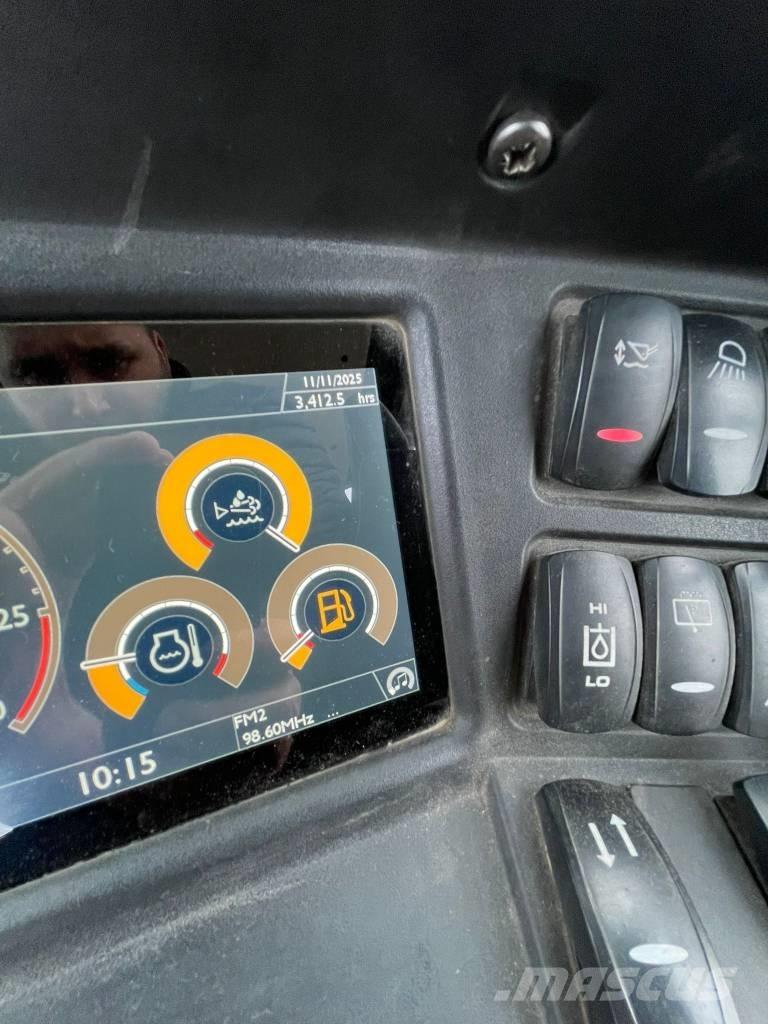 JCB 4 CX لوادر ذات جرافات عكسية