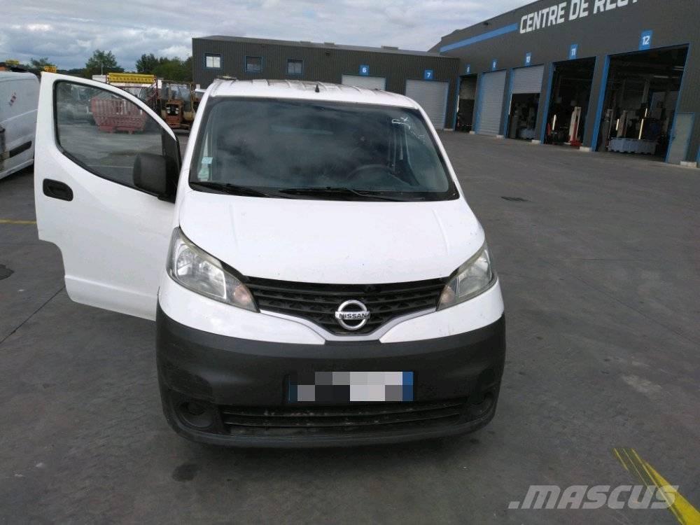 Nissan NV 200 شاحنة مقفلة
