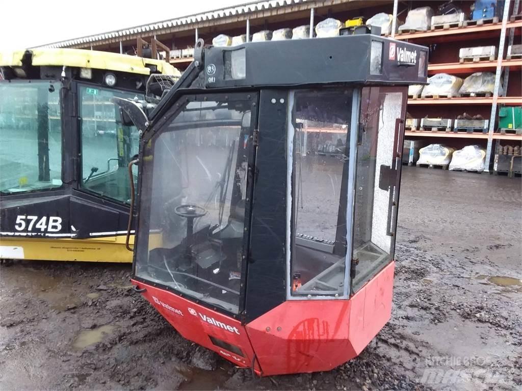Valmet 911.1 كابينة والداخلية