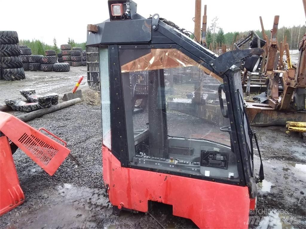 Valmet 911.1 كابينة والداخلية
