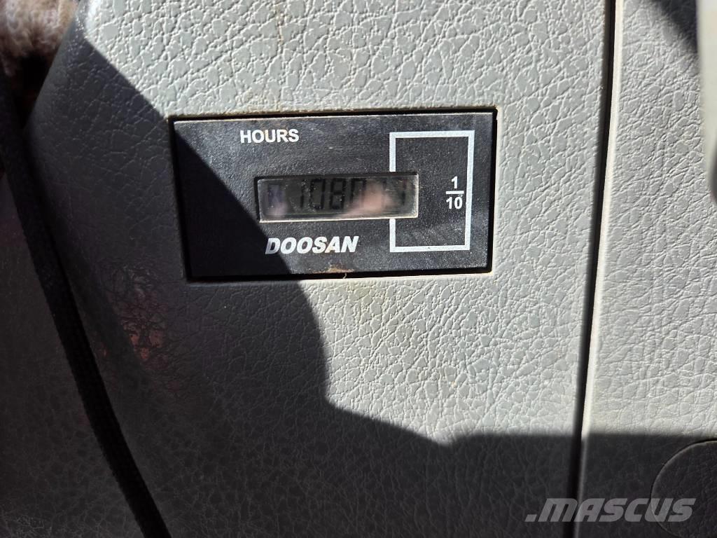 Doosan DX140WACE حفارات بعجل