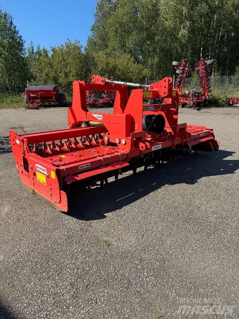 Maschio DC 3000 الكاسحات وقلابات التربة ذات المحركات