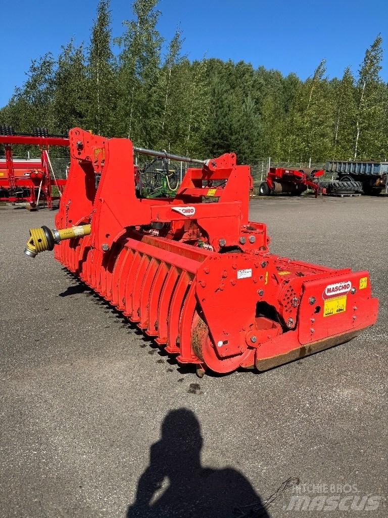Maschio DC 3000 الكاسحات وقلابات التربة ذات المحركات