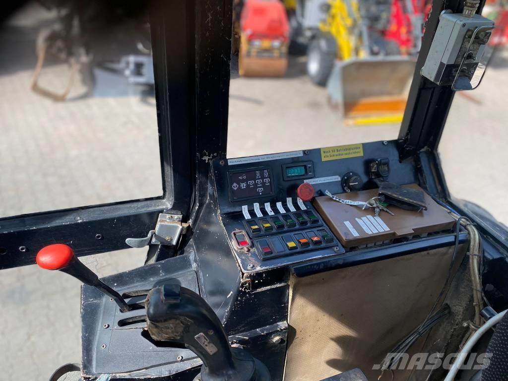 John Deere 6400 جرارات التحريج