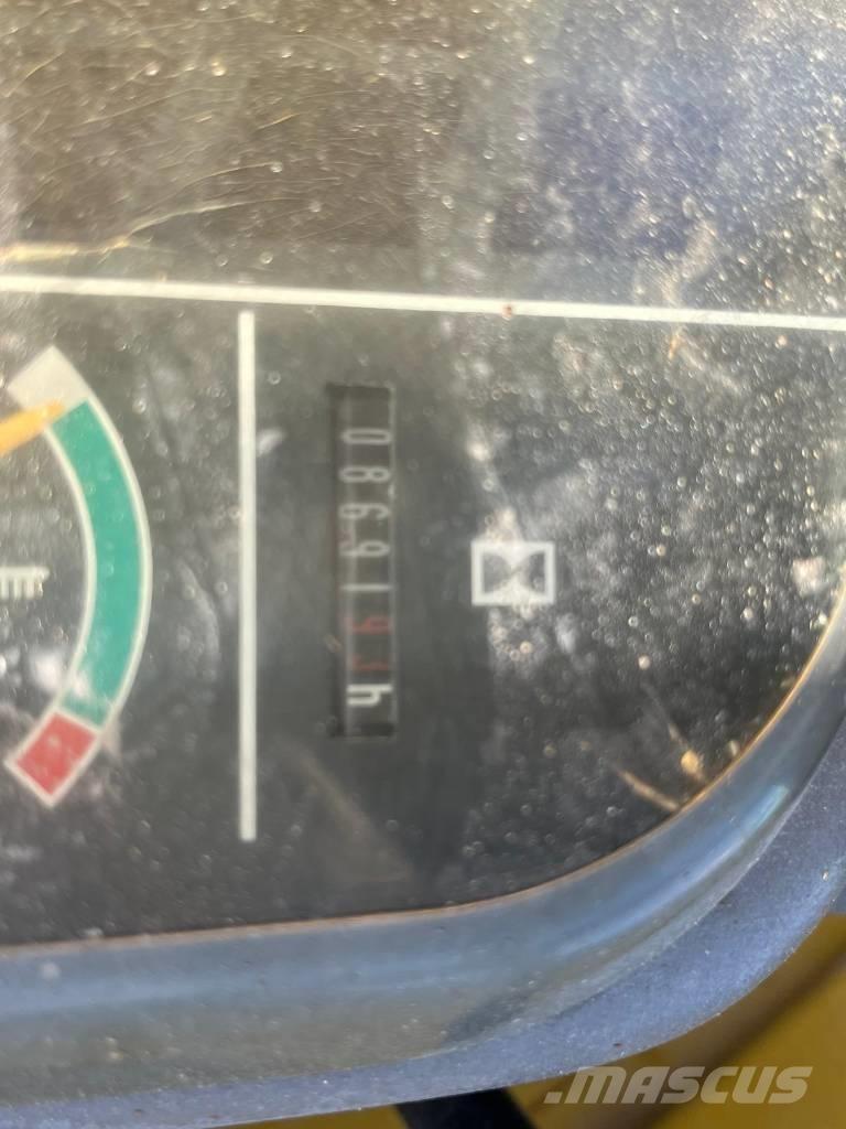 Komatsu PC 27 حفارات صغيرة أقل من 7 طن (حفارات صغيرة)