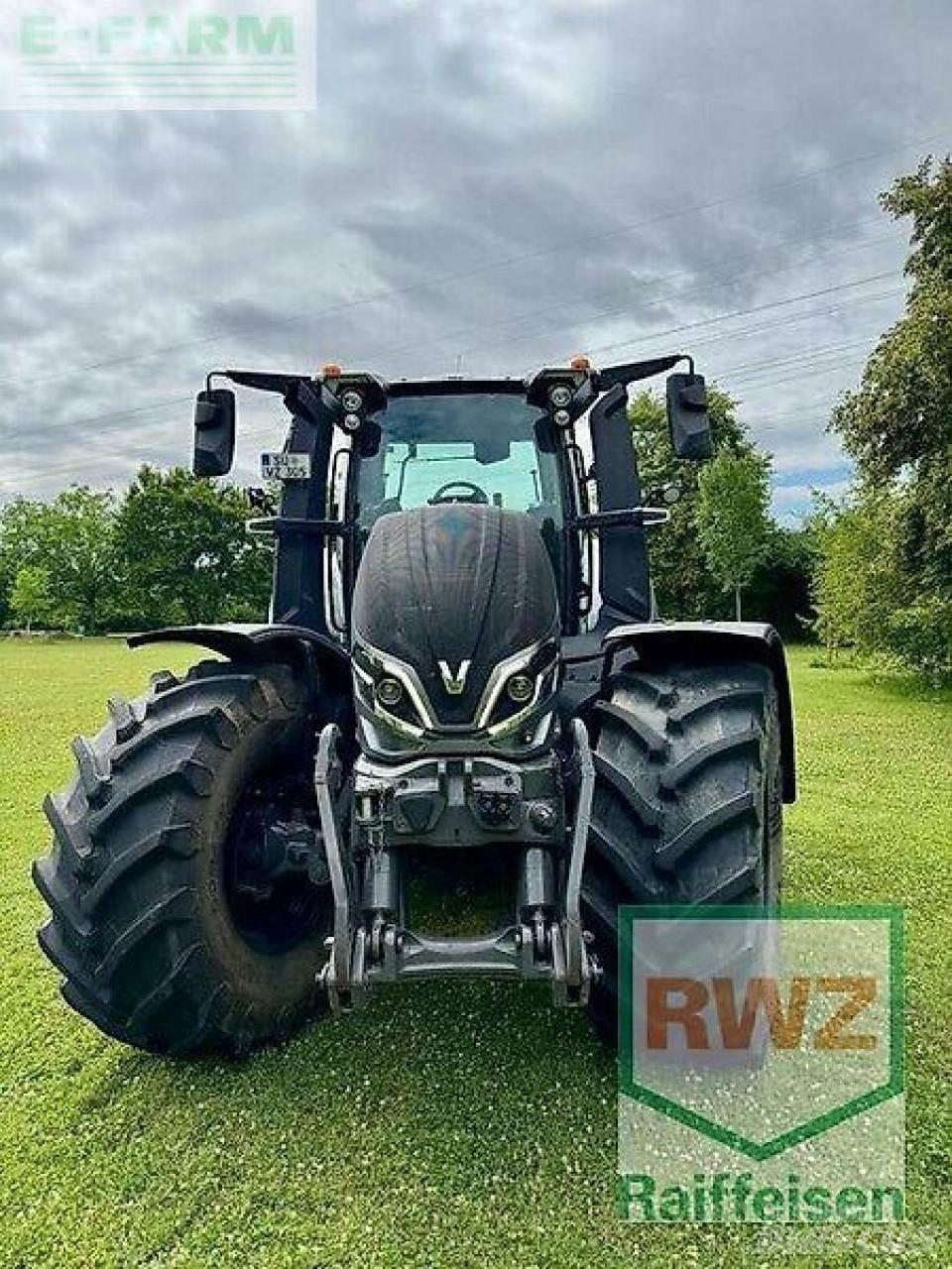 Valtra q305 الجرارات