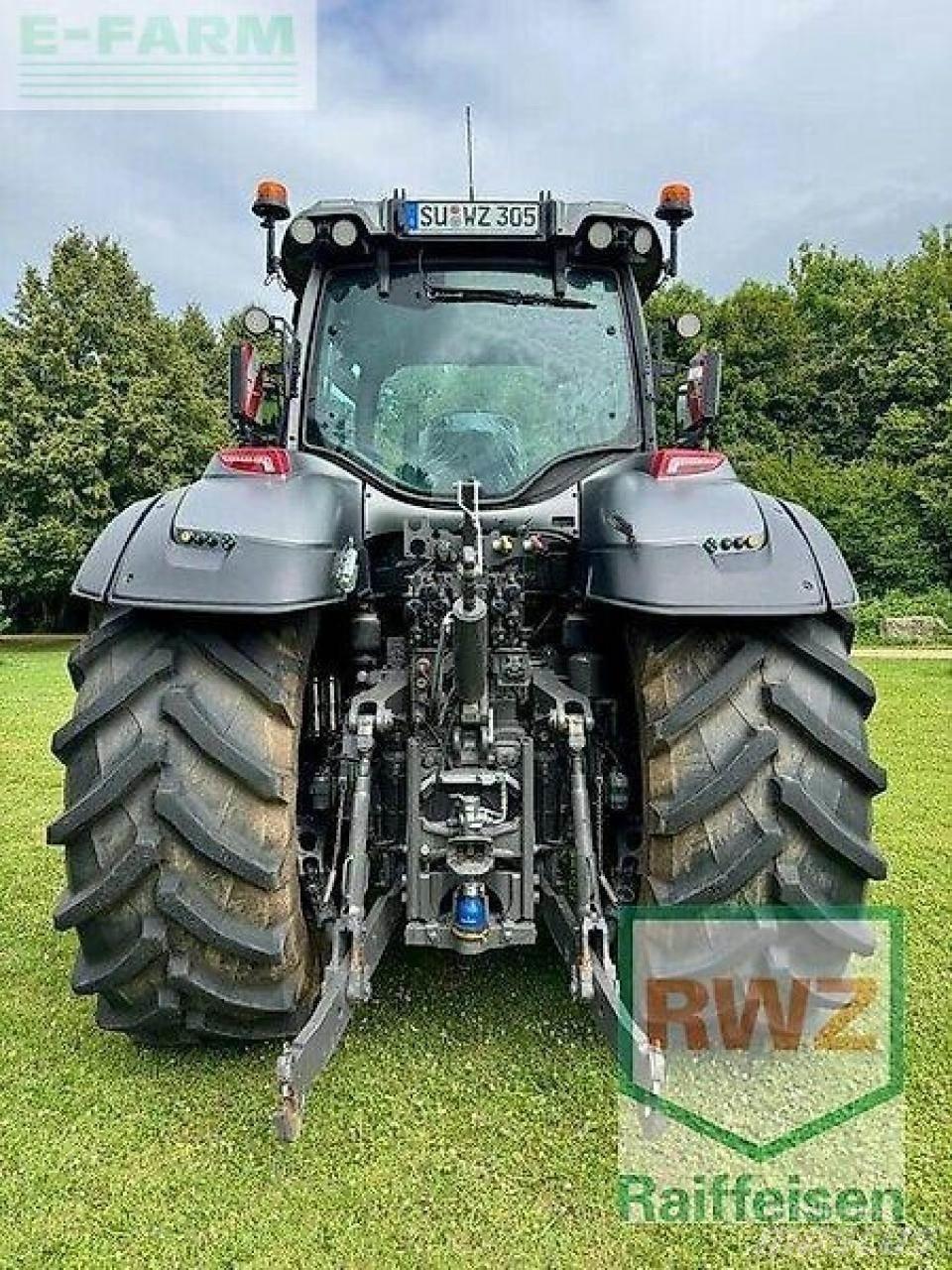 Valtra q305 الجرارات