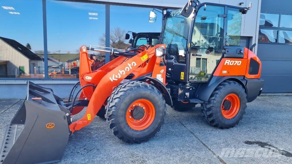 Kubota R 070 لوادر بعجل
