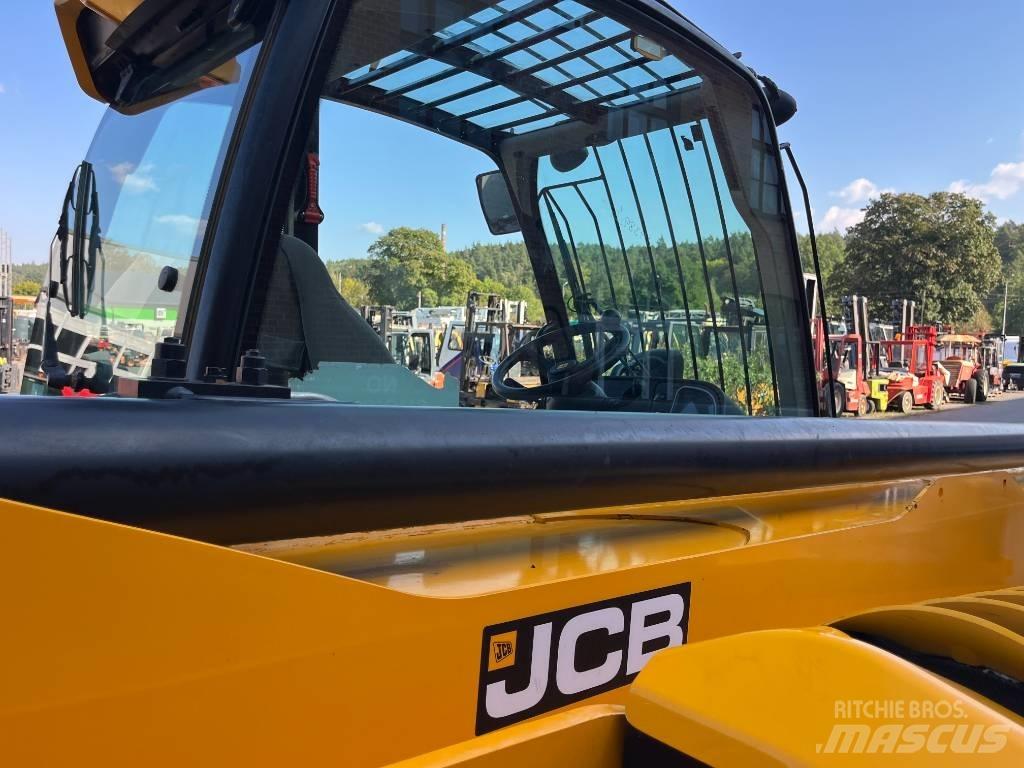 JCB 540-140 مناولات متداخلة