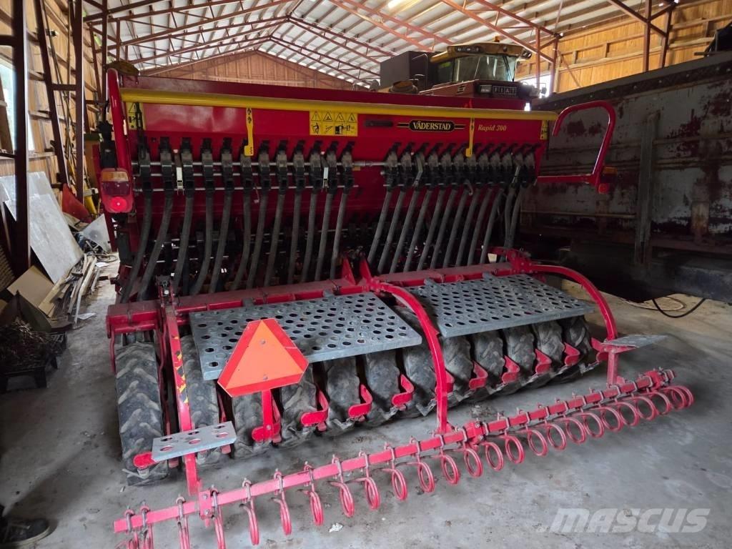 Väderstad Rapid300C مثاقيب مدمجة