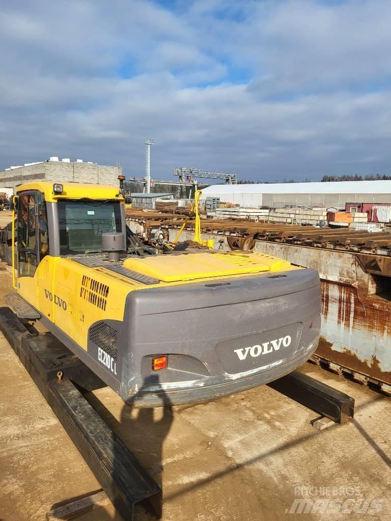 Volvo 210CLR الحفارات البرمائية