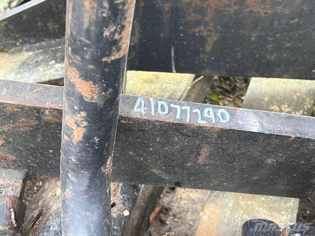 JCB Q FIT FORKS ملحقات أخرى للحفر والتحميل
