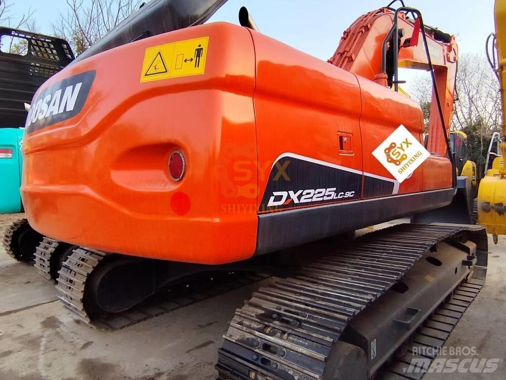 Doosan DX 225 LC حفارات زحافة