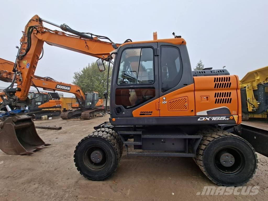 Doosan DX 165 W-5 حفارات بعجل