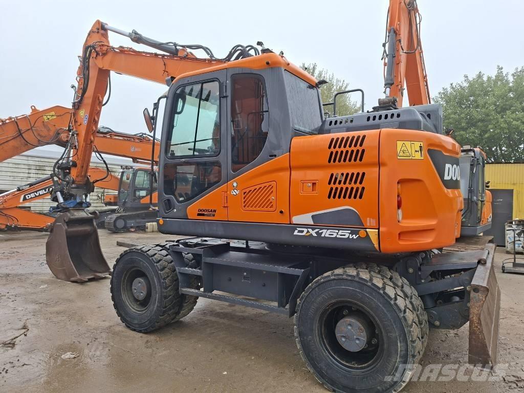 Doosan DX 165 W-5 حفارات بعجل