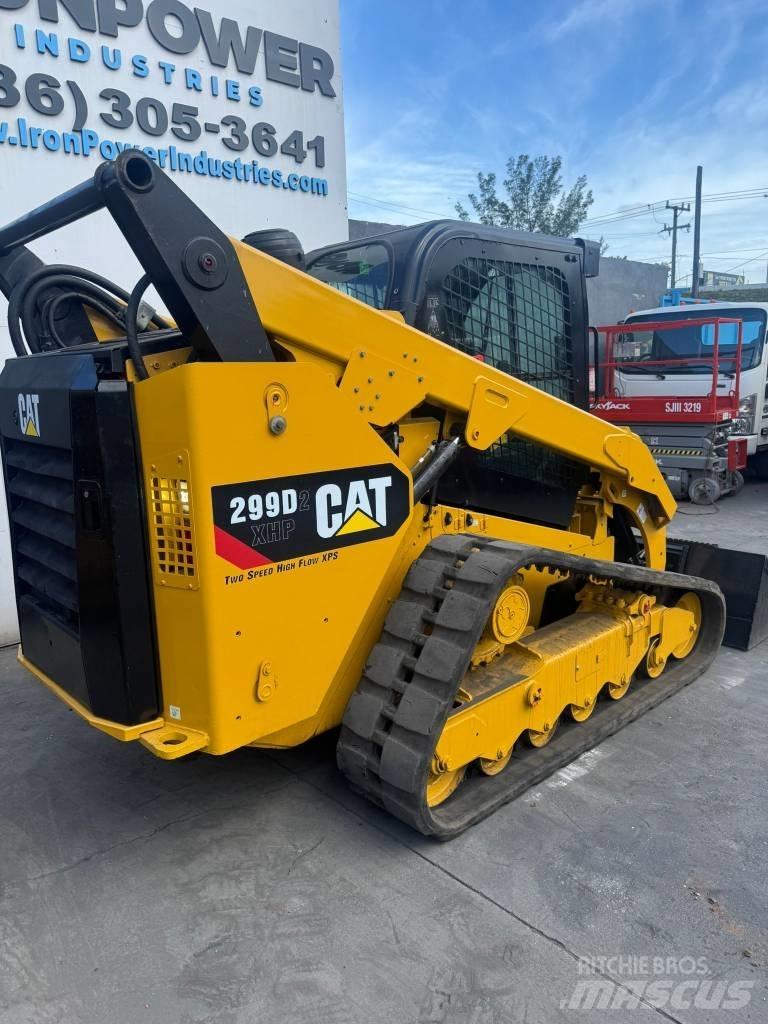 CAT 299 D 2 XHP لوادر انزلاقية التوجيه