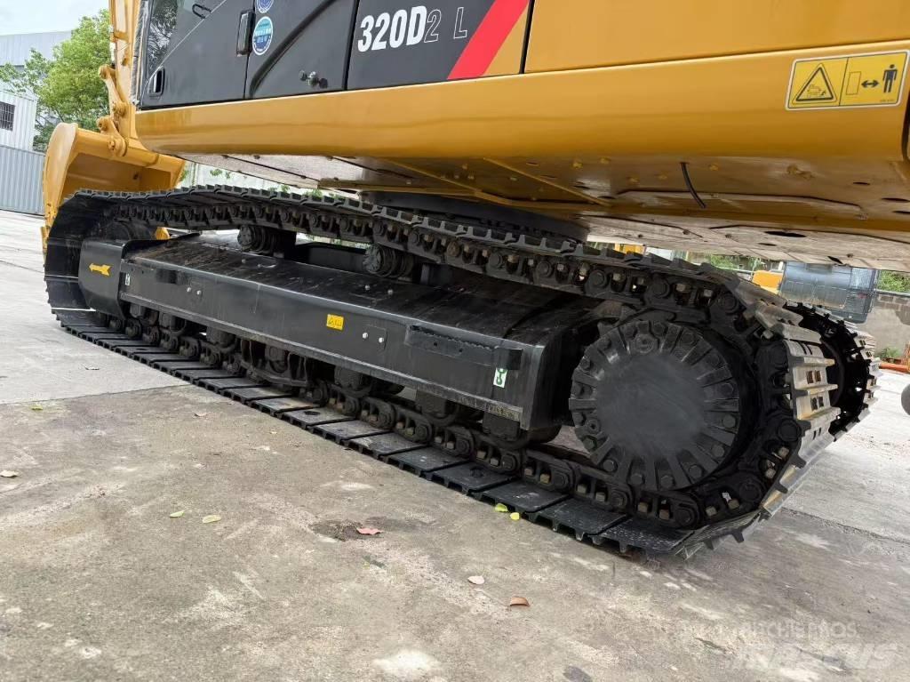 CAT 320 D حفارات زحافة