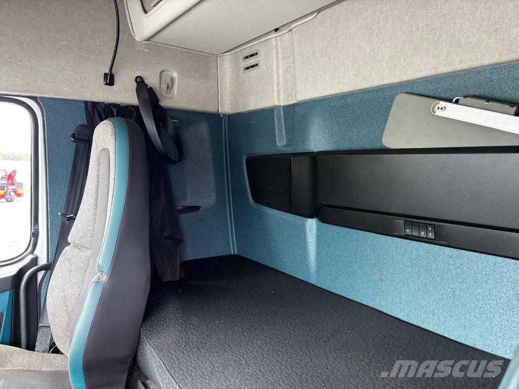 Volvo FM 330 شاحنات ذات هيكل صندوقي