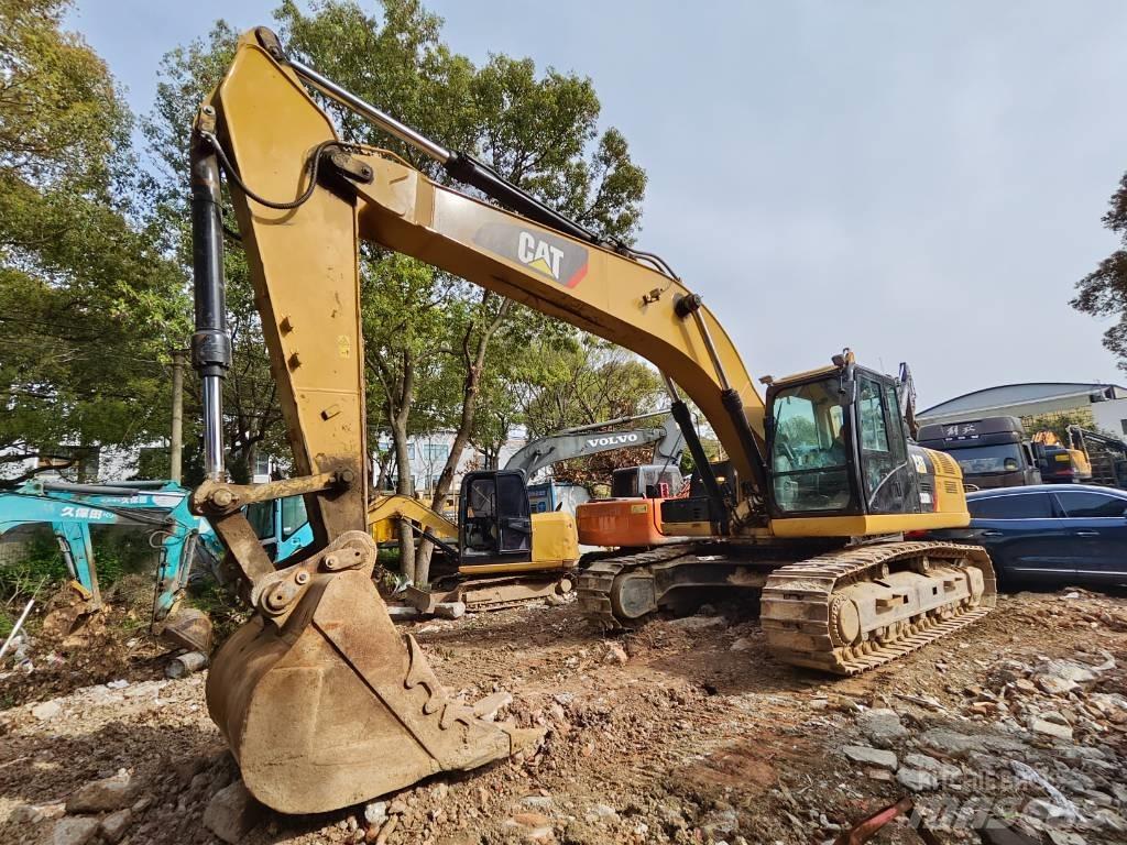 CAT 330 D حفارات زحافة
