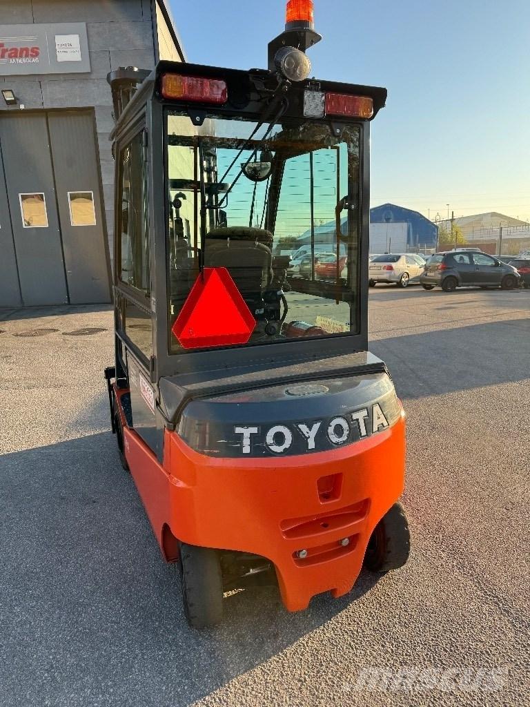Toyota 8FBMT35 شاحنات ذات رافعات شوكية تعمل بالكهرباء