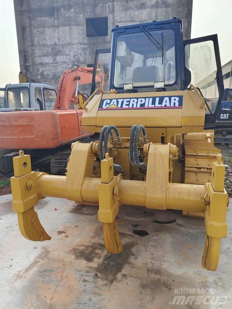 CAT D 6 G بلدوزرات مجنزرة