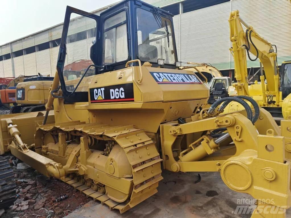 CAT D 6 G بلدوزرات مجنزرة