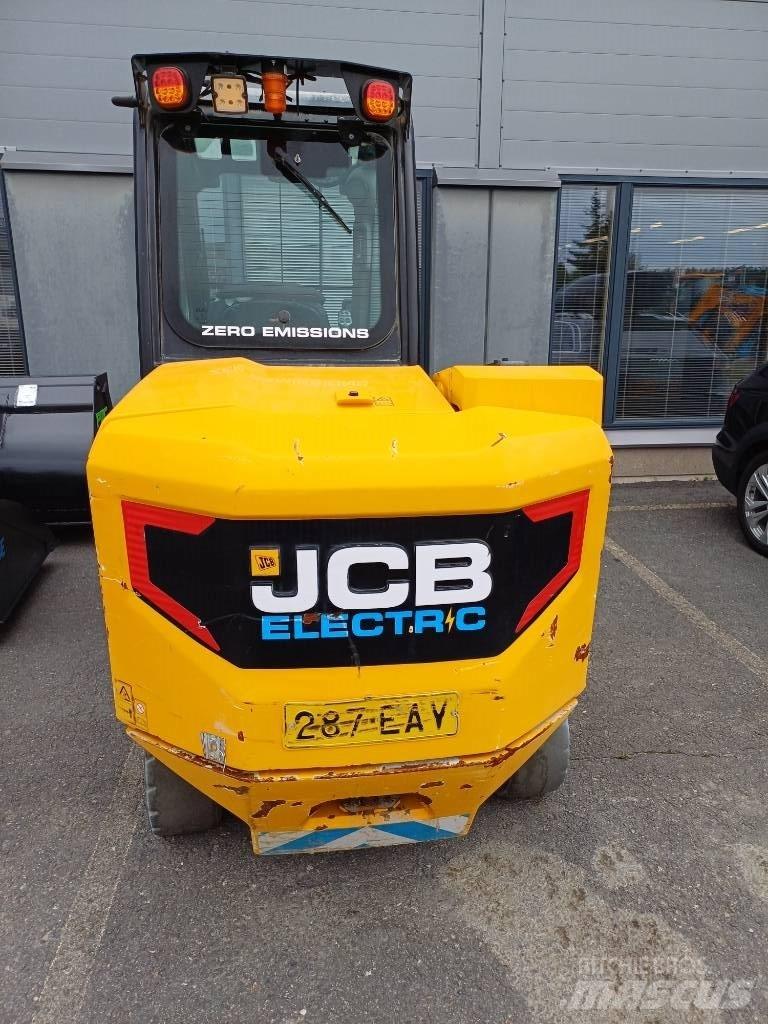 JCB TLT30-19E 2WD شاحنات ذات رافعات شوكية تعمل بالكهرباء