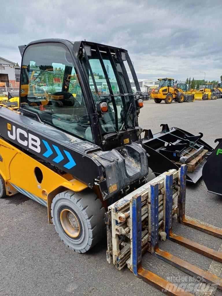JCB TLT30-19E 2WD شاحنات ذات رافعات شوكية تعمل بالكهرباء