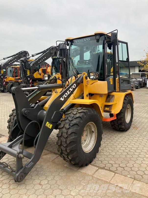 Volvo L 35 G لوادر بعجل