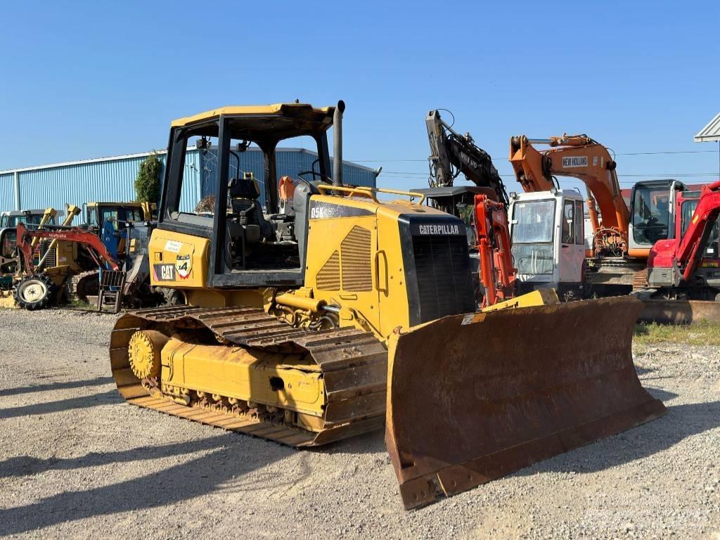 CAT D 5 K LGP بلدوزرات مجنزرة