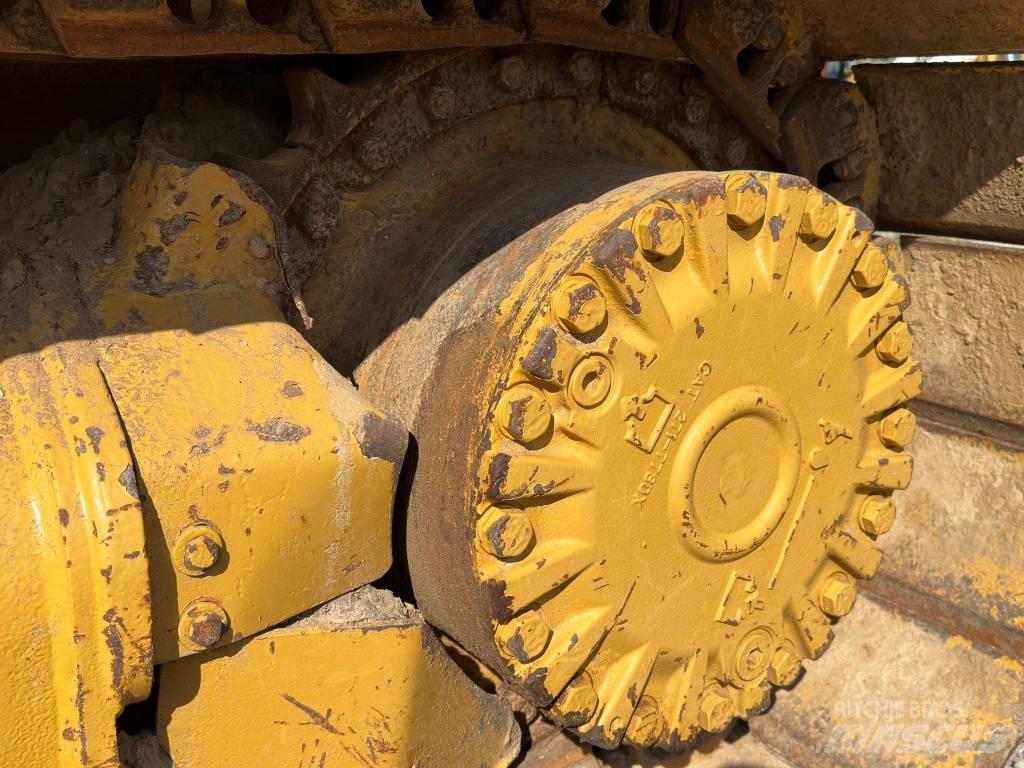 CAT D 5 K LGP بلدوزرات مجنزرة