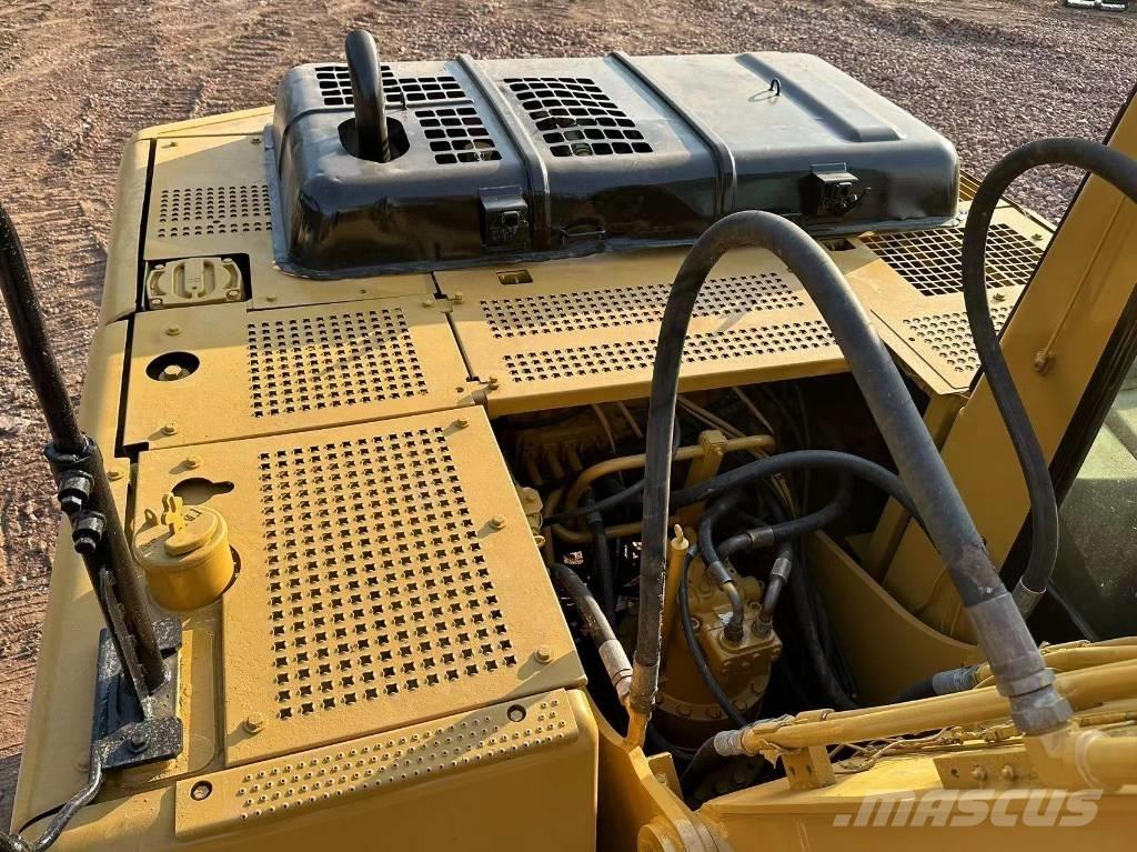 CAT 320 B حفارات زحافة