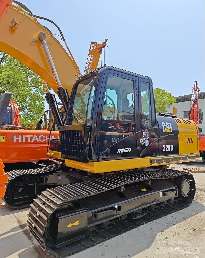 CAT 320 D حفارات زحافة