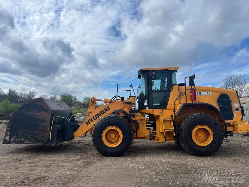 Hyundai HL 960 لوادر بعجل