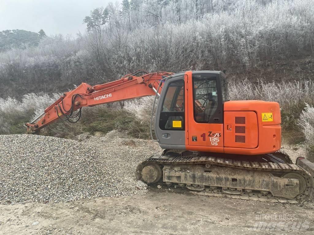 Hitachi ZX 135 US حفارات زحافة