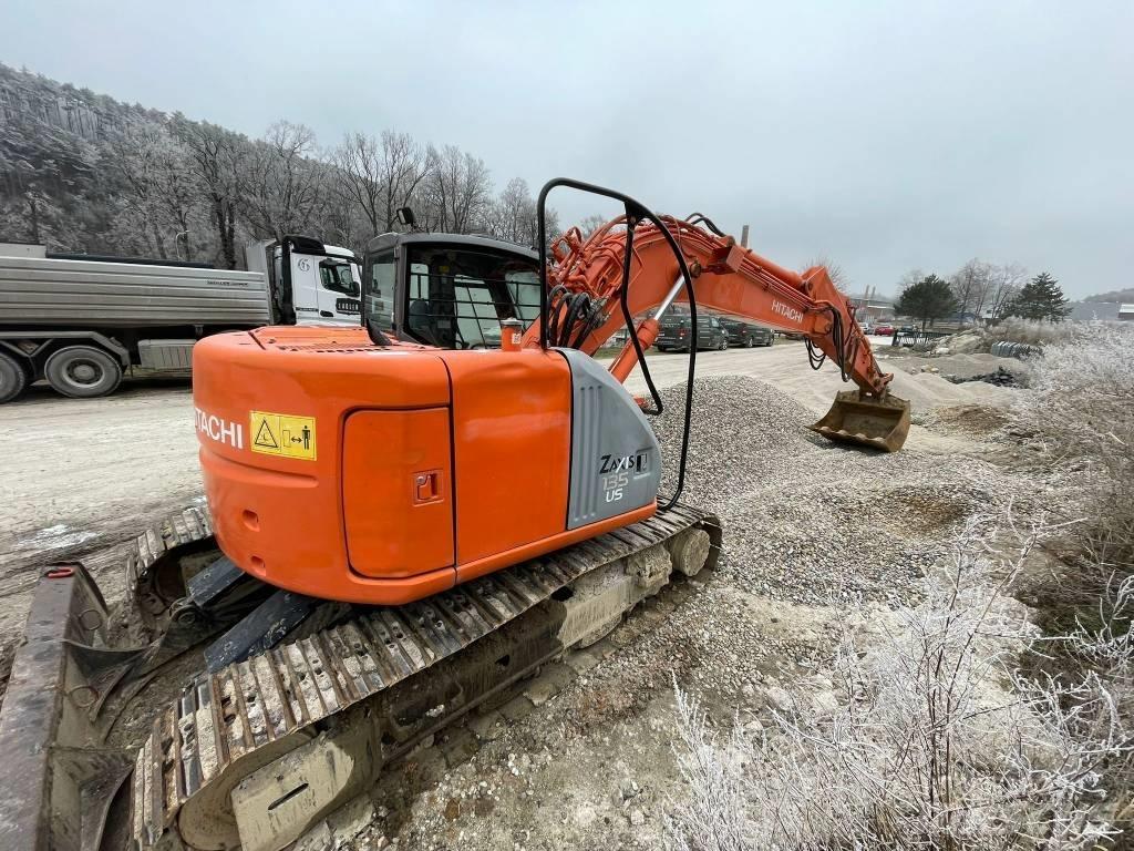 Hitachi ZX 135 US حفارات زحافة