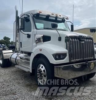 Western Star 47X وحدات الجر